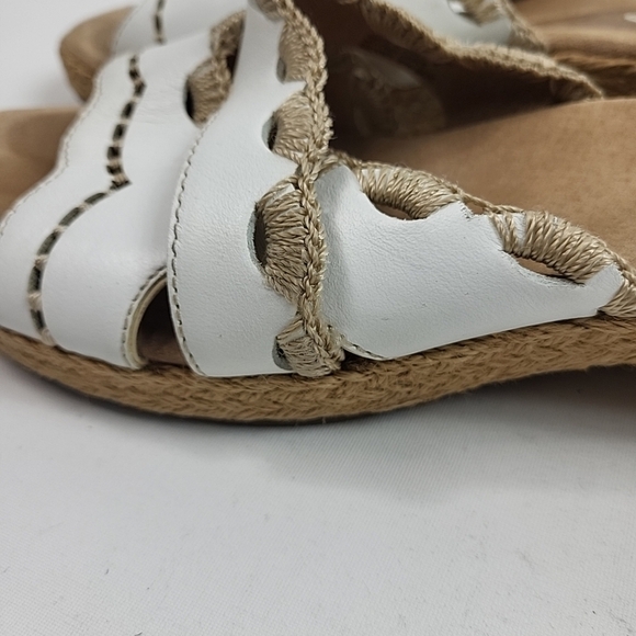 Clarks Artisian White Leather Slides Sandal Wmns 8.5 M Open Toe Wedge Heel Beige - Picture 8 of 9